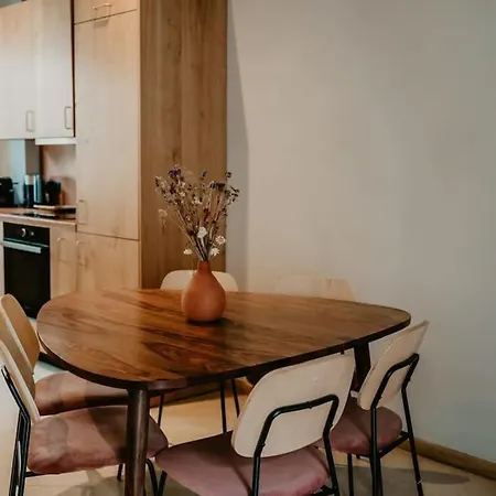 Tatil Evi 3-br Suburban Retreat Gent
